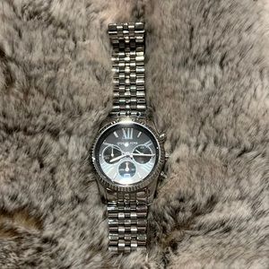 **HOLIDAY SALE PRICE** Michael Kors Quartz Chrono 40mm EUC